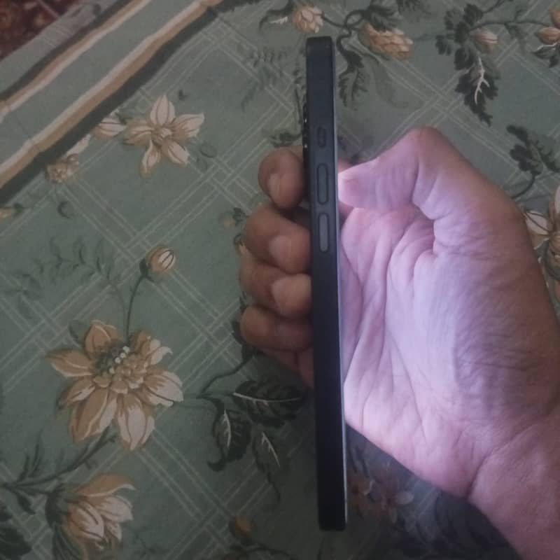 Apple iPhone 13 6