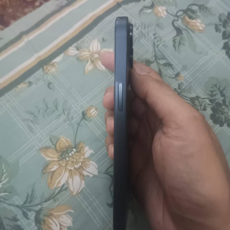 Apple iPhone 13 7