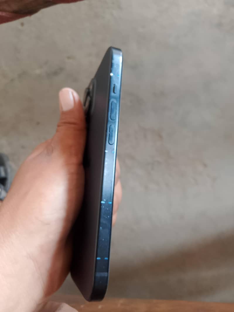 Apple iPhone 15 3