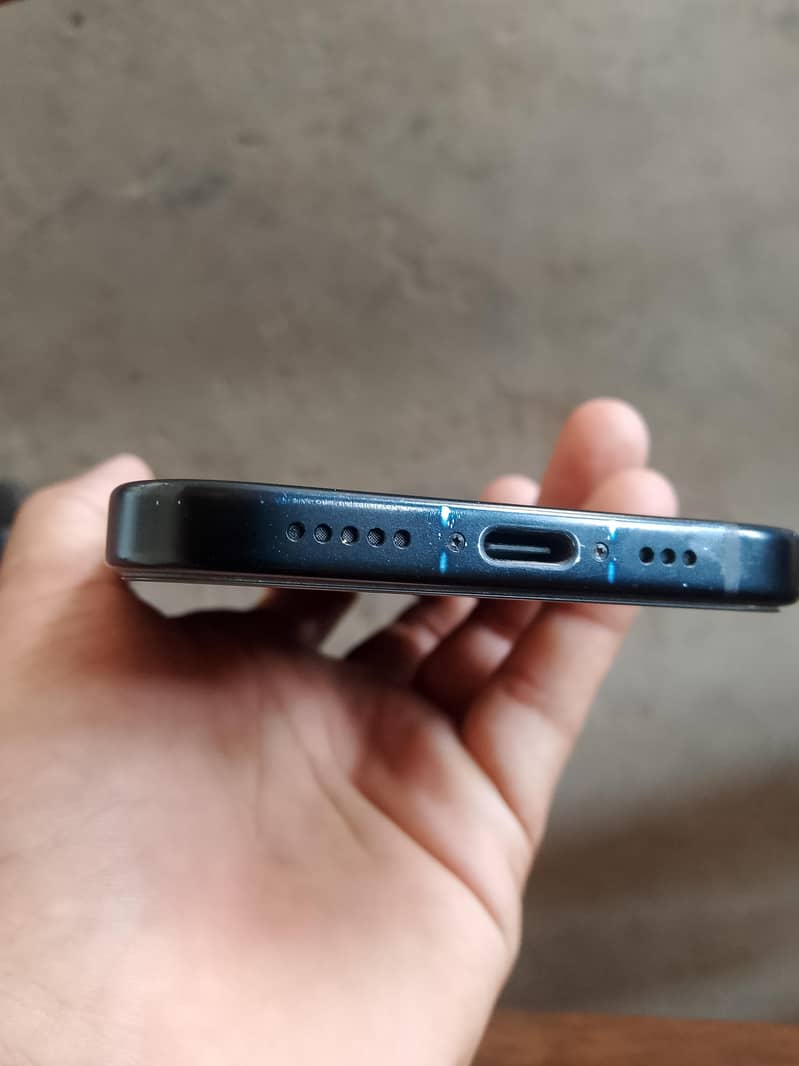 Apple iPhone 15 4