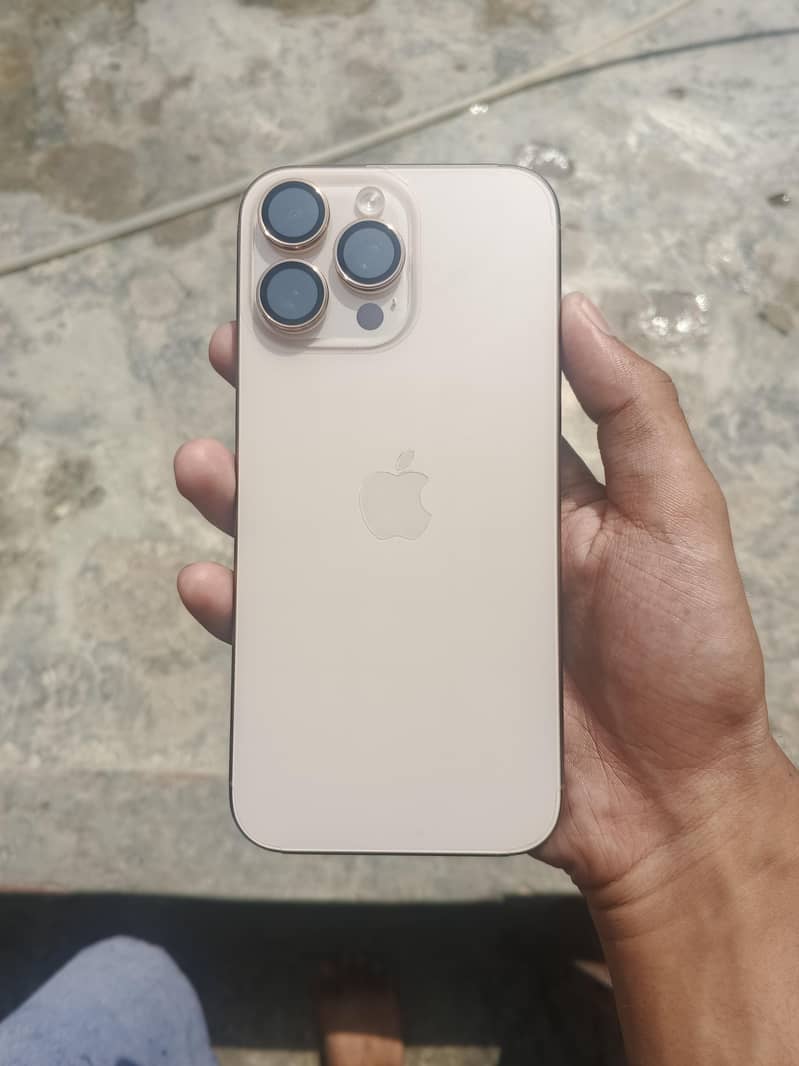 Apple iPhone 16 Pro Max 0