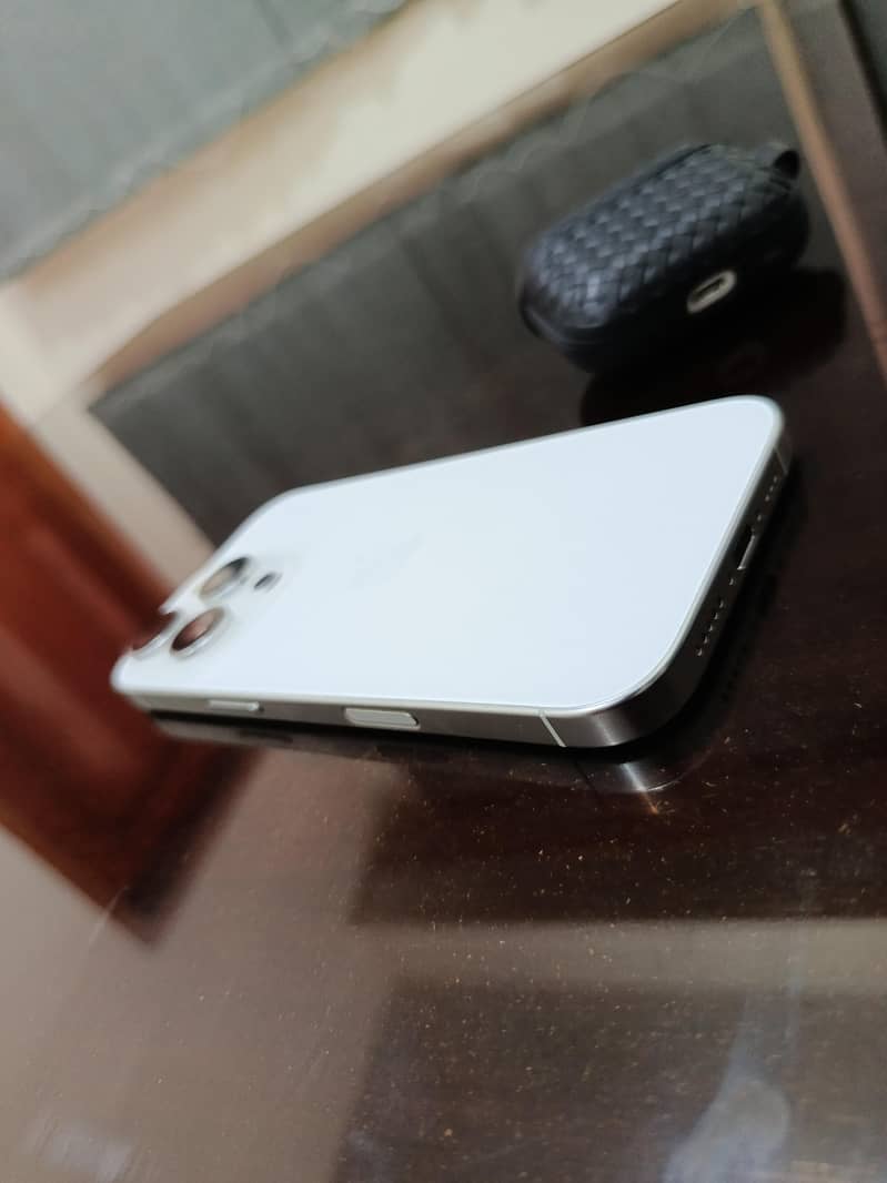 Apple iPhone 16 Pro 1