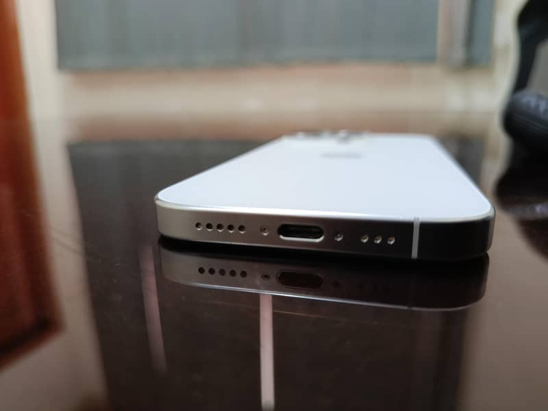 Apple iPhone 16 Pro 2