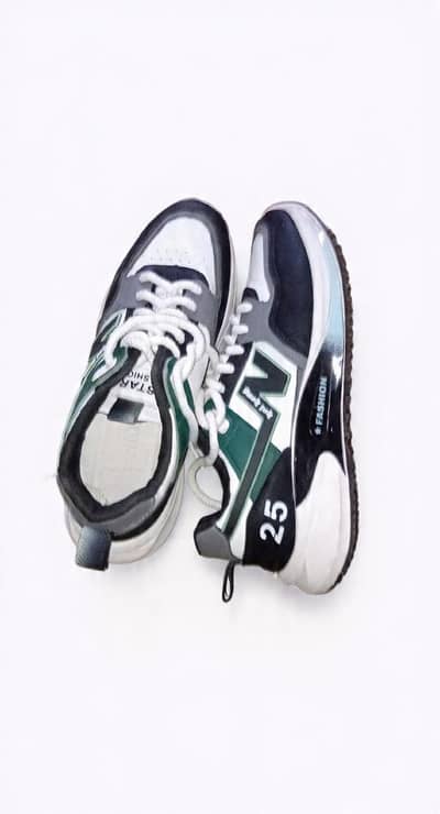 I wear this shoes for 2 times only condition 10/10