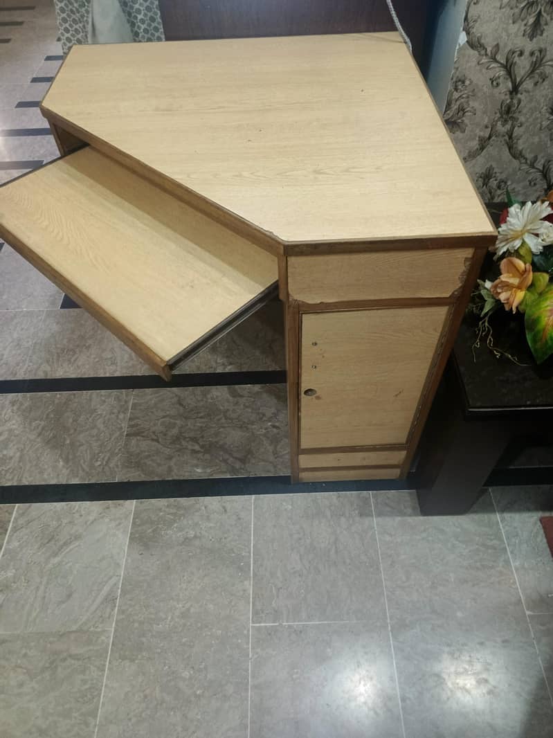 Computer Table 0