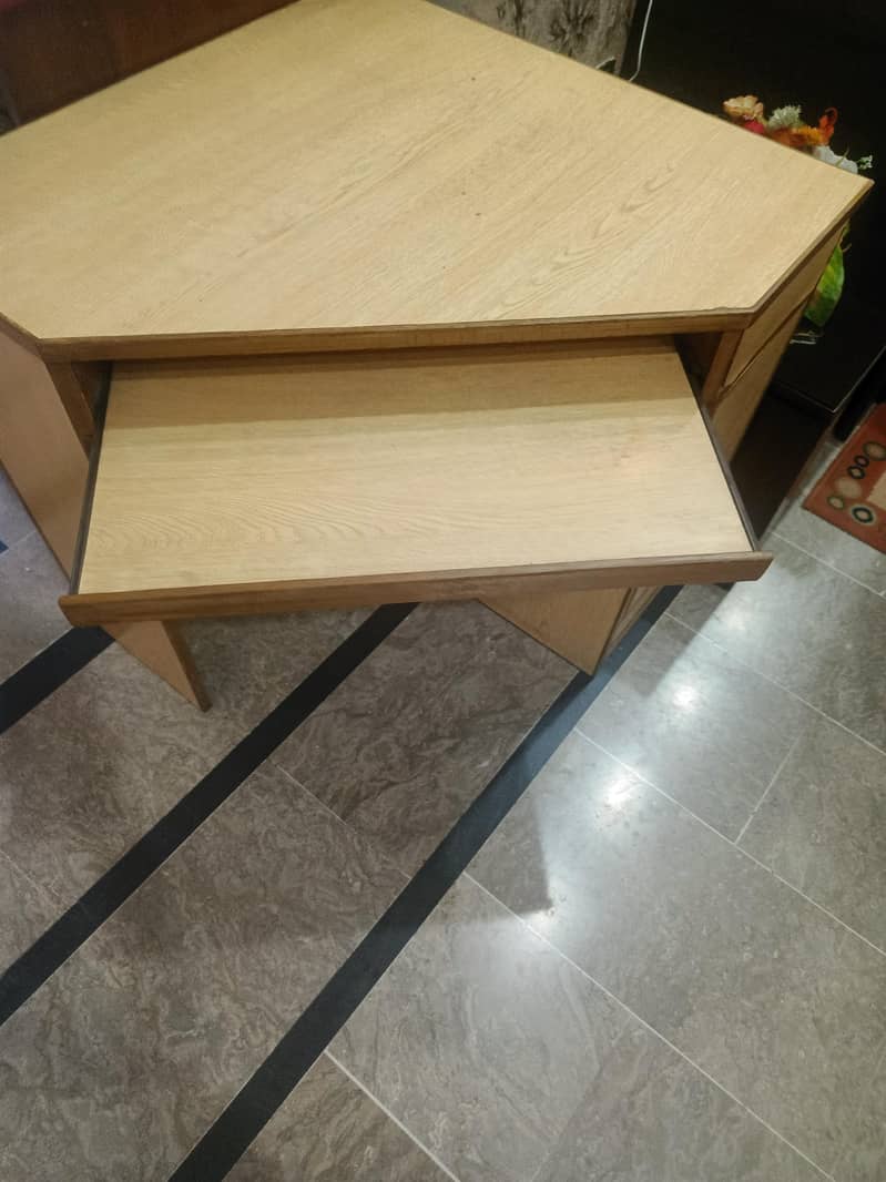 Computer Table 1