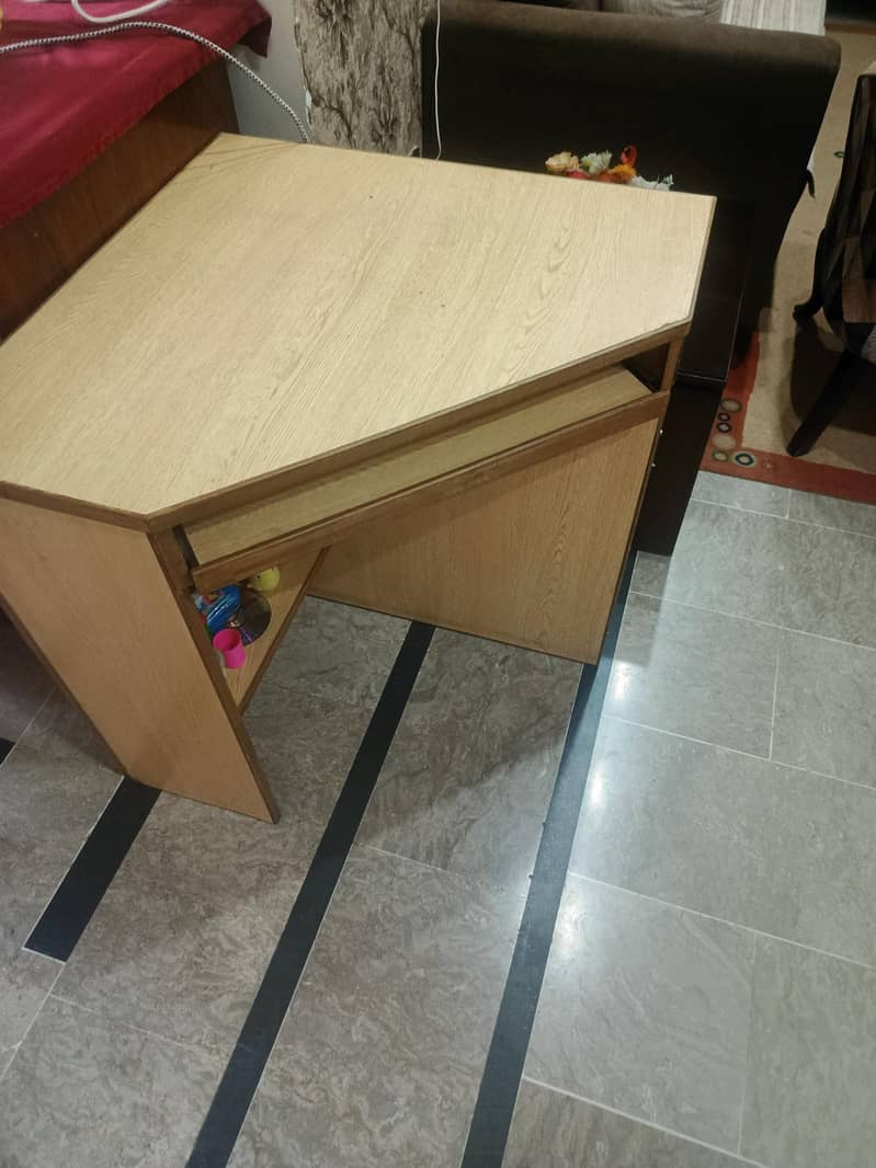 Computer Table 2