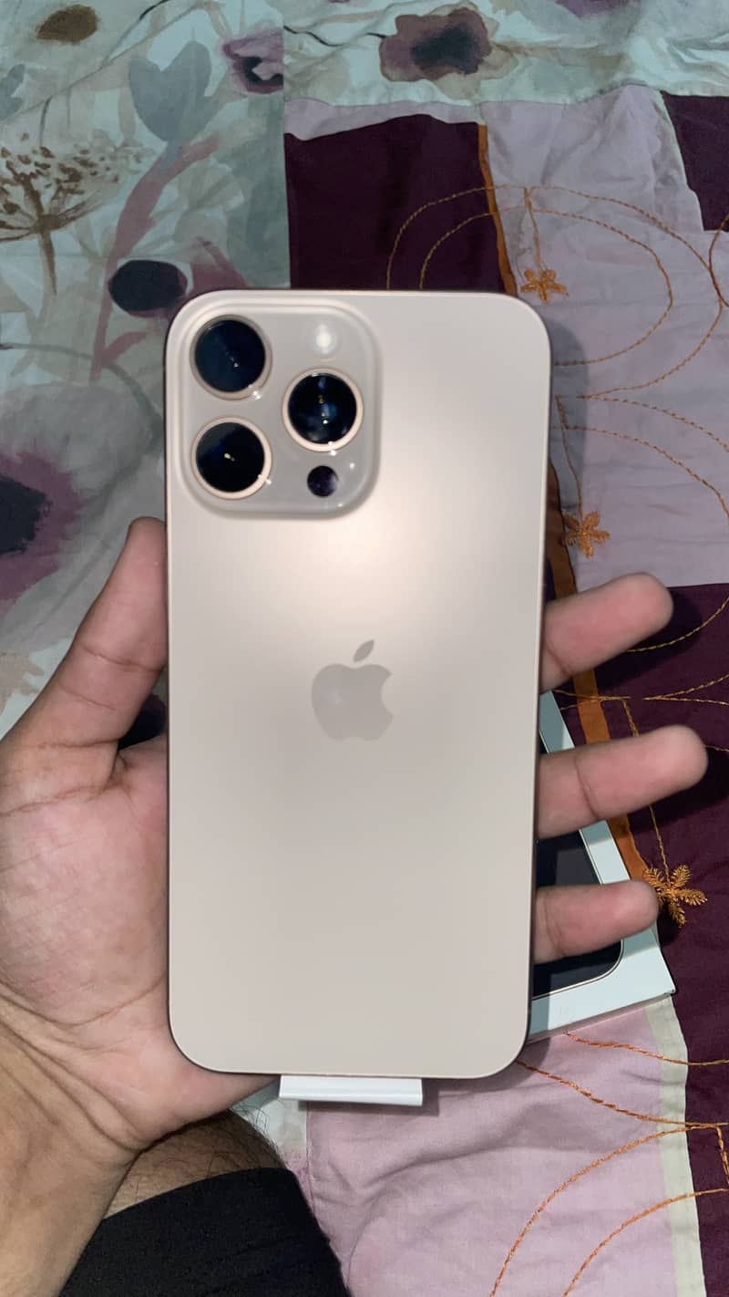 Apple iPhone 16 Pro Max 2