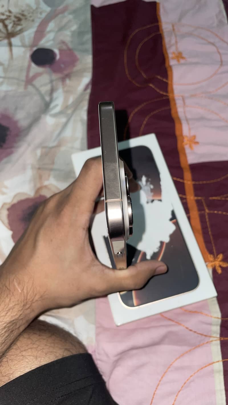 Apple iPhone 16 Pro Max 3