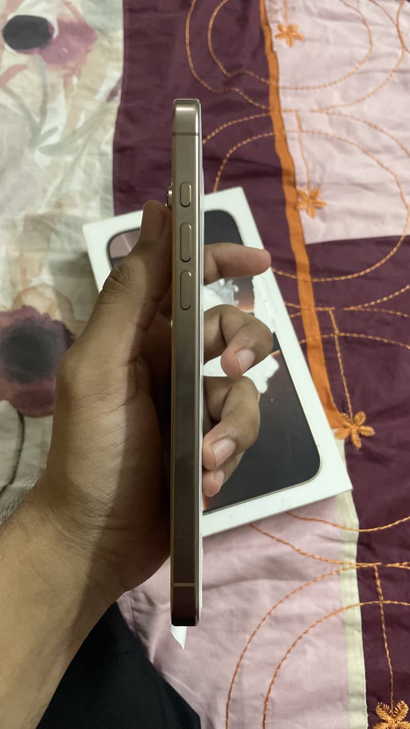 Apple iPhone 16 Pro Max 6