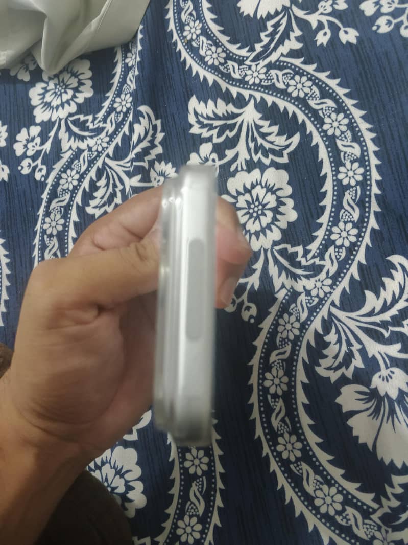 Apple iPhone 17 Pro Max 3