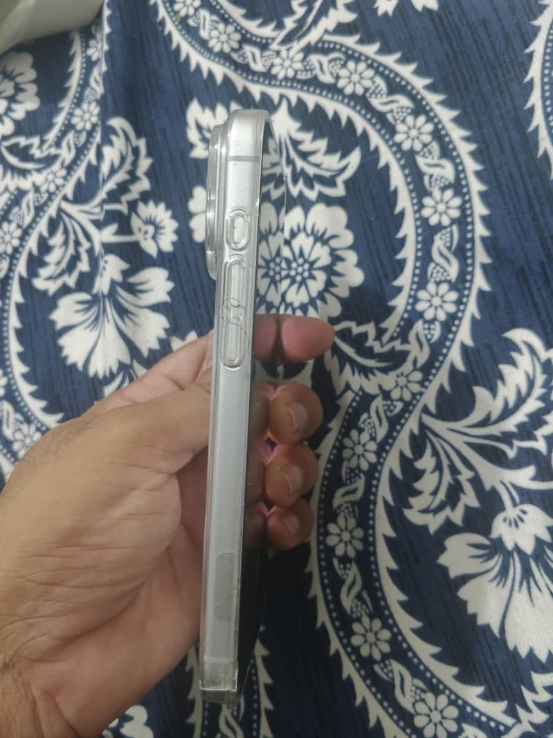Apple iPhone 17 Pro Max 4
