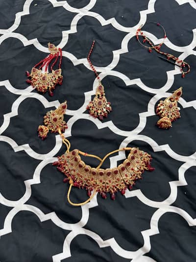 Bridal jewelry set and clutch