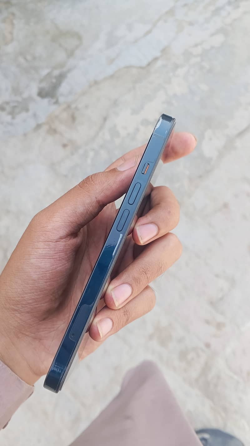 Apple iPhone 13 1