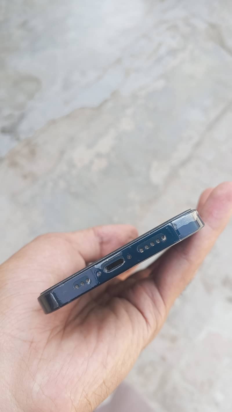 Apple iPhone 13 4