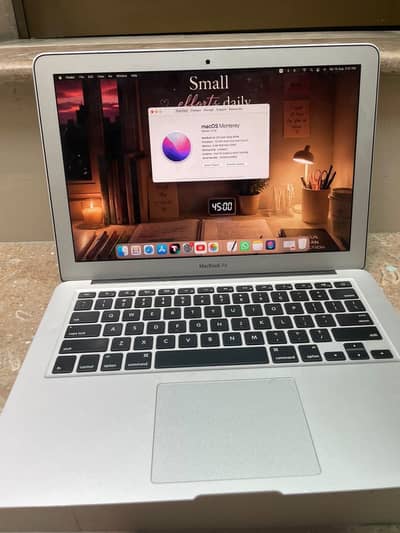Apple MacBook Air 13 -inch Early 2015 | core i5 | 4GB RAM