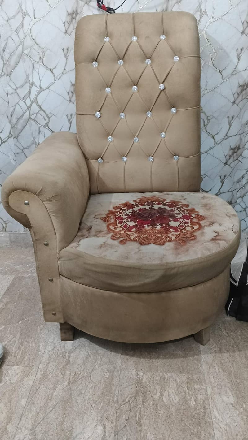 2 sofa set in good condition 0