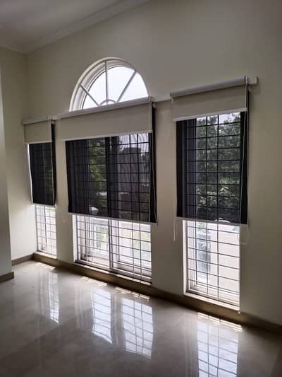Zebra Blind/ Window Blinds/ Flueted panel /Office design/ Tile ceiling
