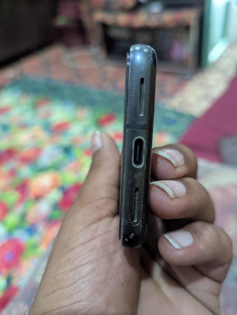 Google Pixel 8 4