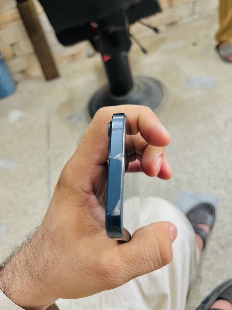 Apple iPhone 13 1