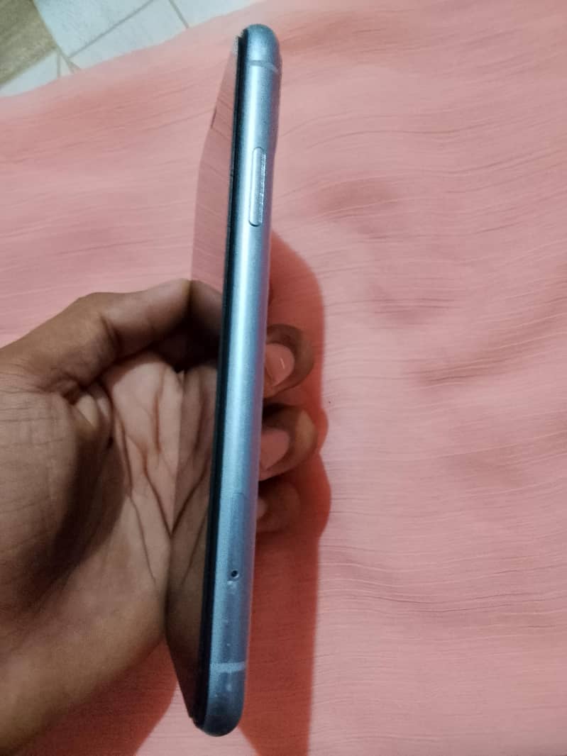 Apple iPhone 11 7