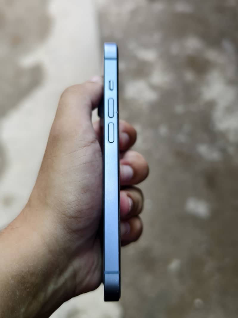 Apple iPhone 14 3