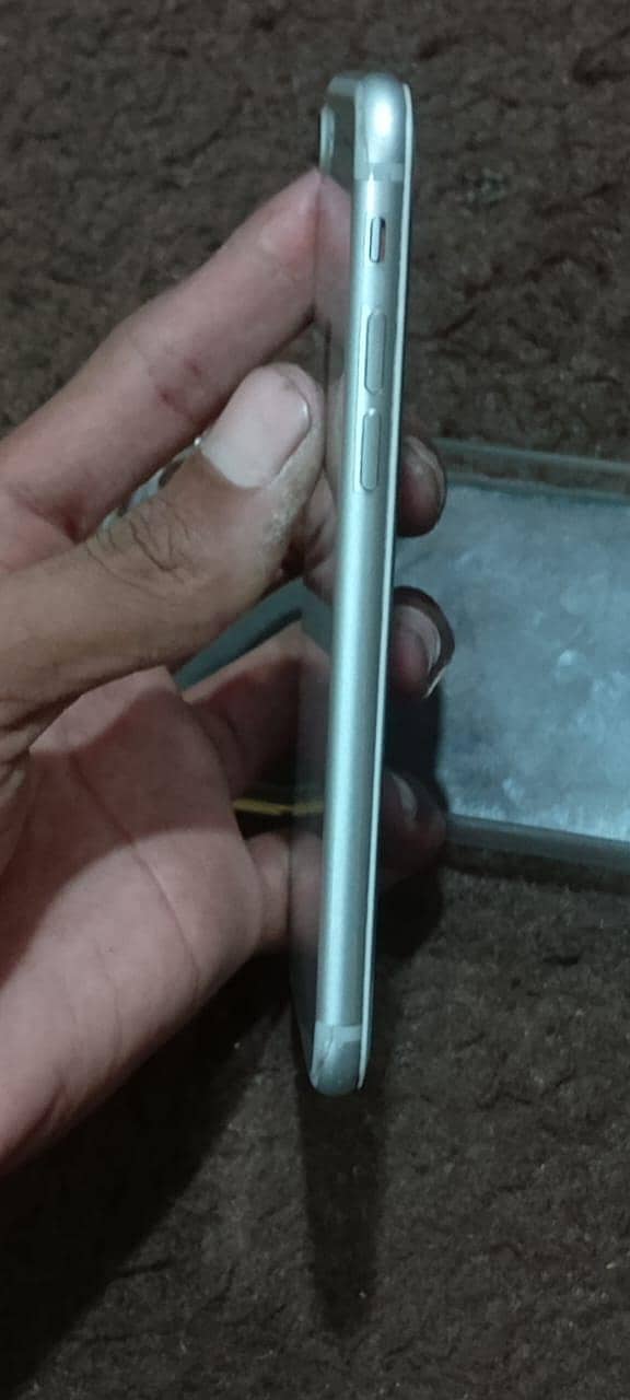 Apple iPhone 7 1