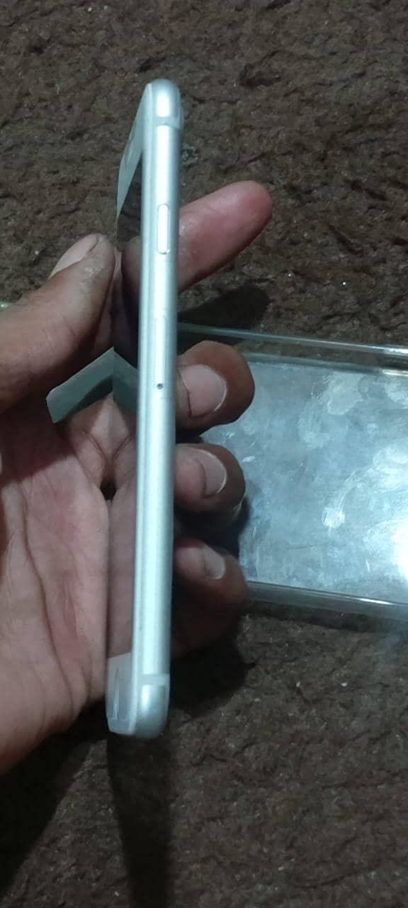 Apple iPhone 7 2