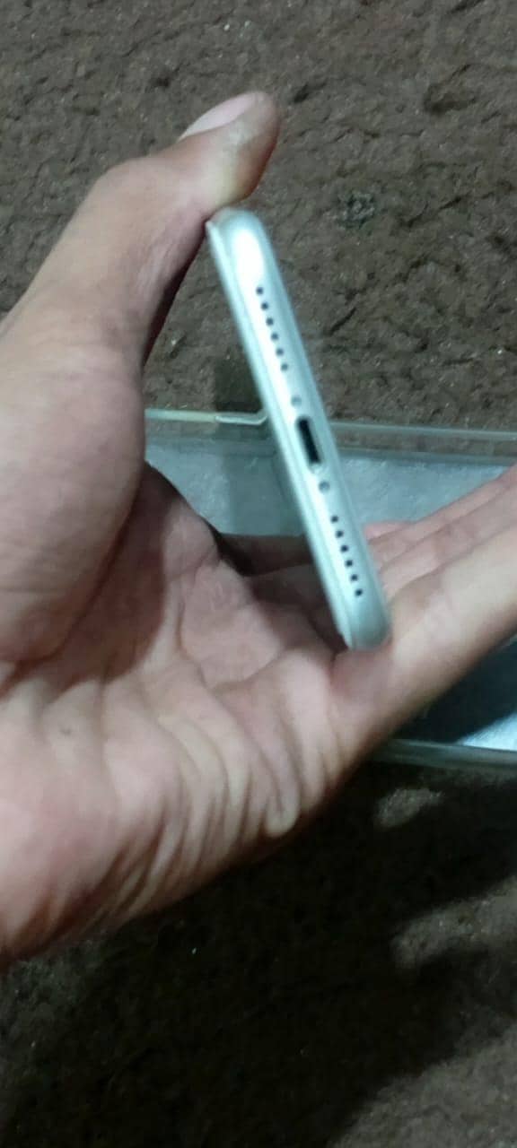Apple iPhone 7 3