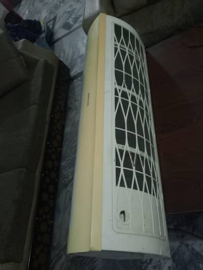 new condition samsung ac urgent sale 2 tan ks hy saudia arbia ka hy