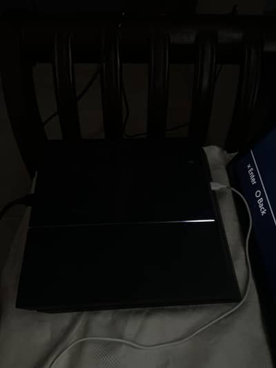 Ps4 fat with 2 controller and discs