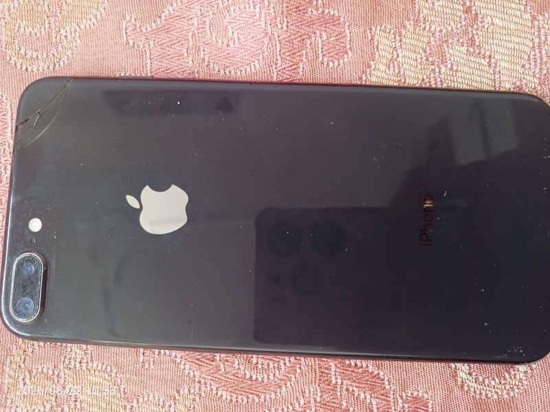 Apple iPhone 8 Plus 3
