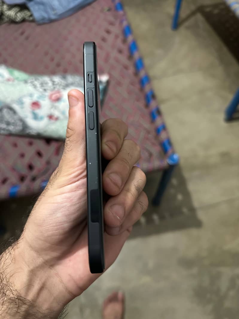 Apple iPhone 15 4