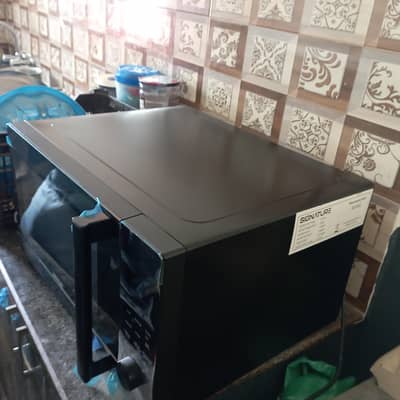 Signature microwave oven