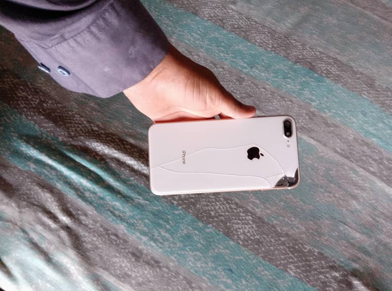 Apple iPhone 8 Plus 1
