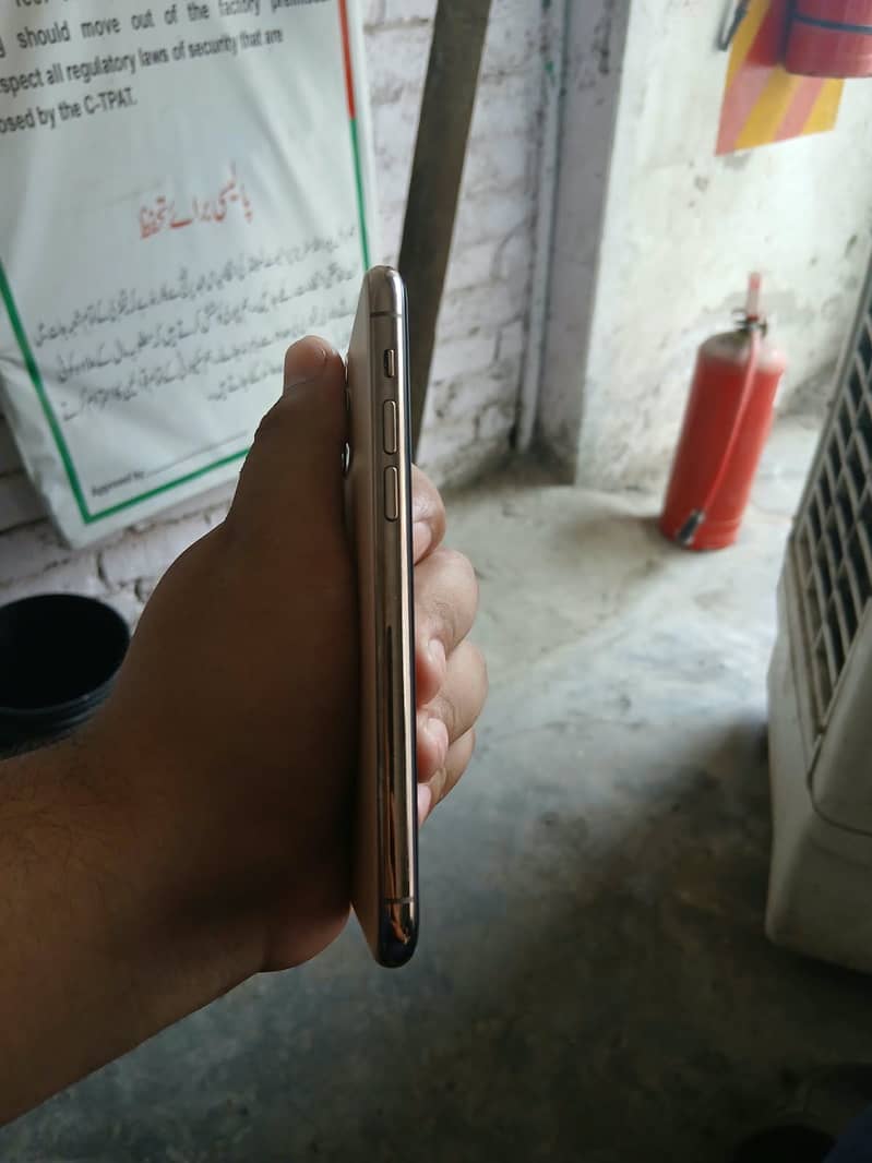 Apple iPhone 11 Pro 2