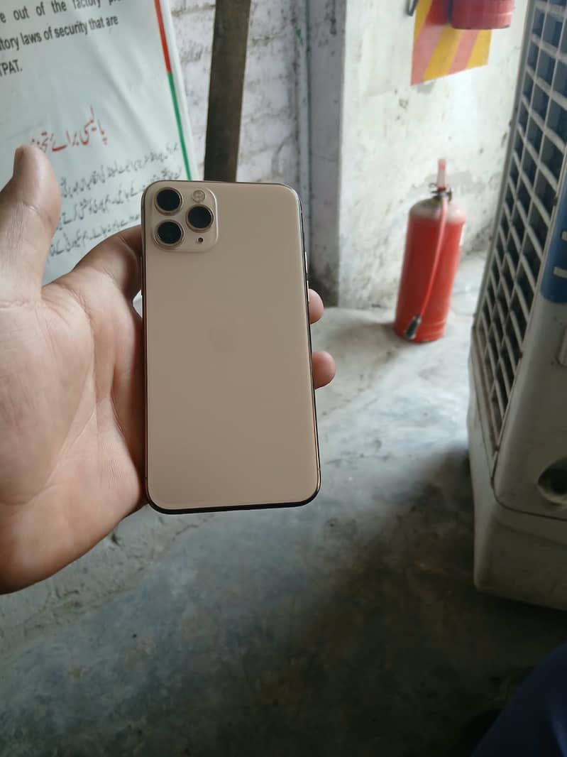 Apple iPhone 11 Pro 6