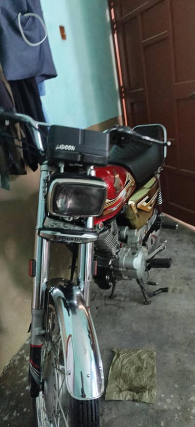 honda 125 self start golden  colar ha koi km ni 24 bat 25 ha daubal sm