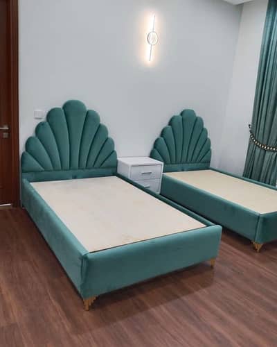 Single bed - Single poshish bed - 2 single beds with side tables