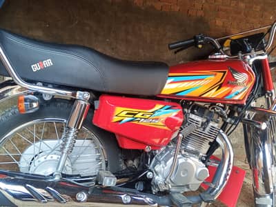 Honda 125 saaf condition mein 10 by 10