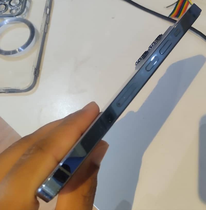Apple iPhone 13 Pro 1