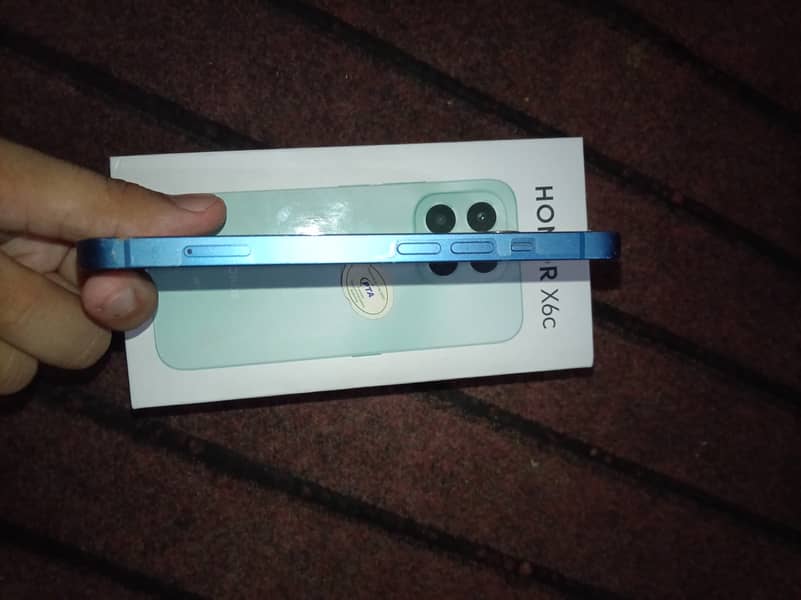 Apple iPhone 13 2