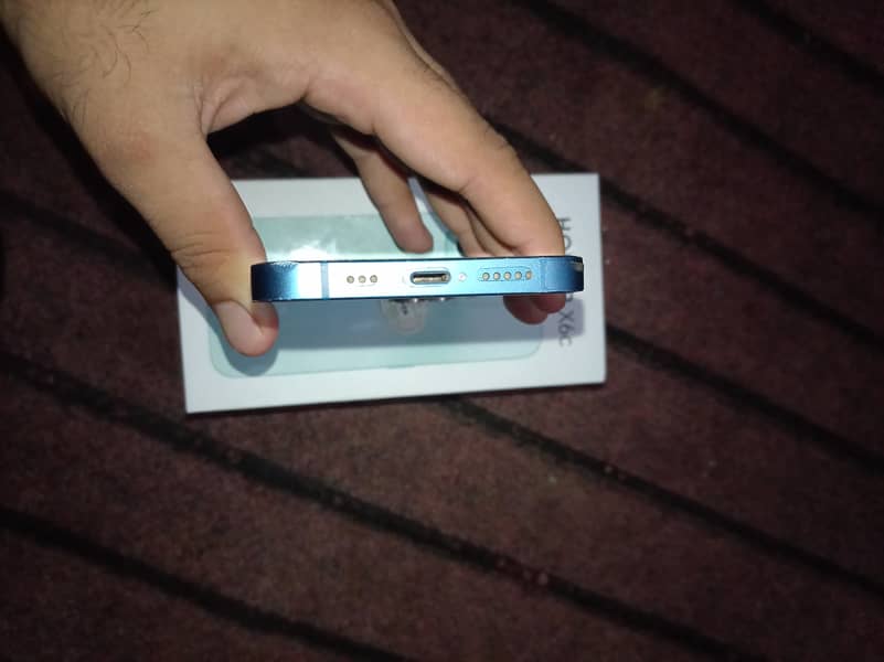 Apple iPhone 13 5