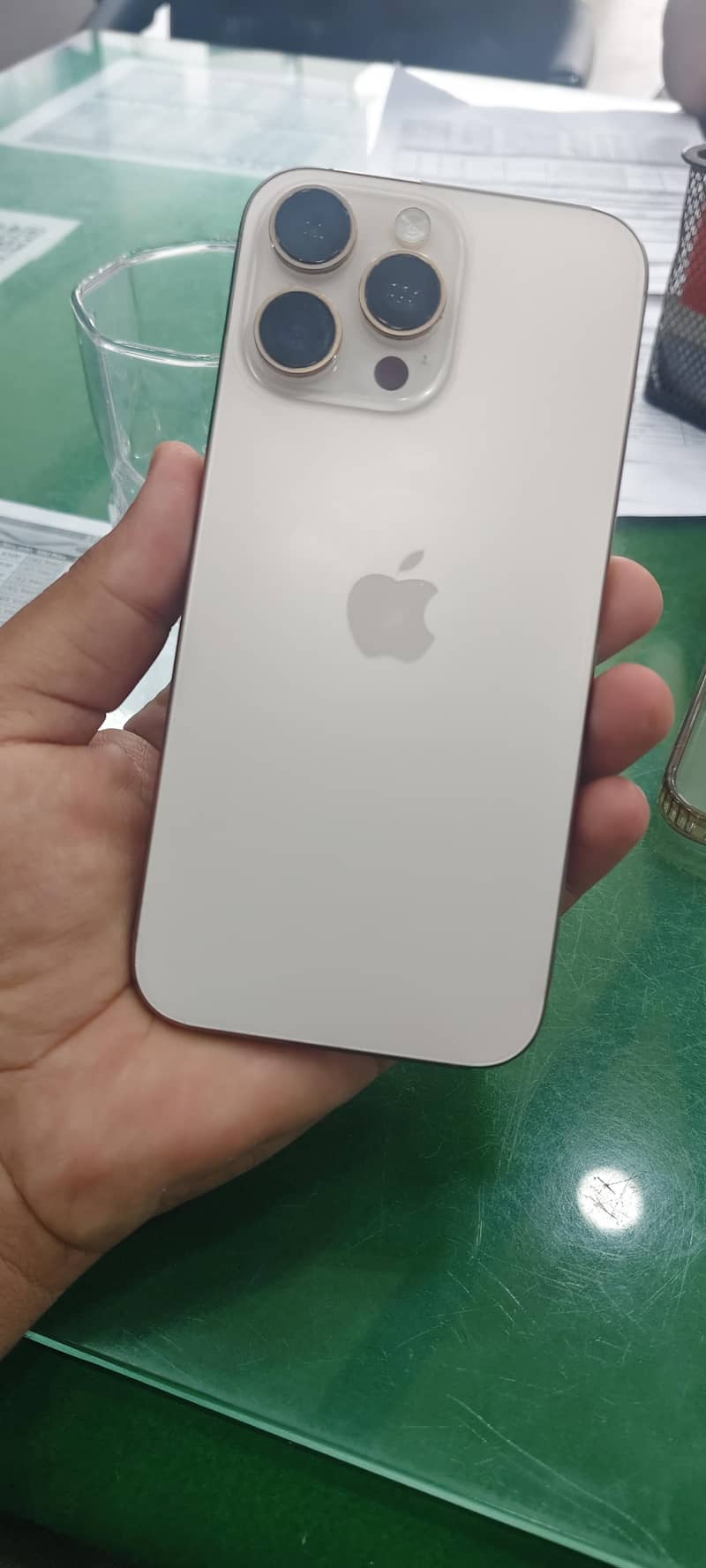 Apple iPhone 16 Pro Max 4