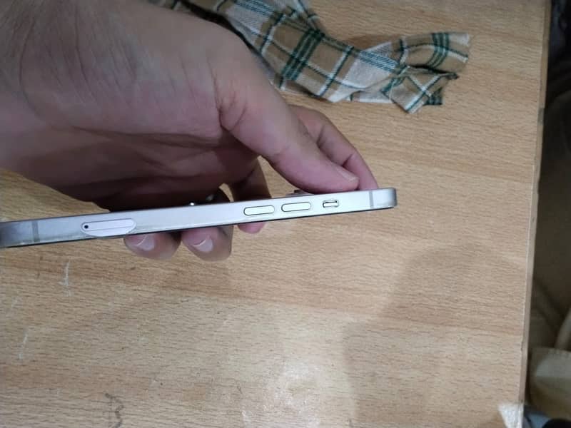 Apple iPhone 13 ( 03064200627 ) 4