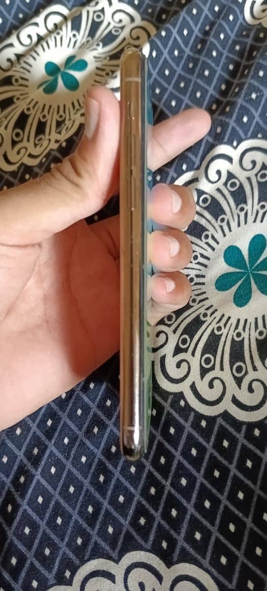 Apple iPhone 11 Pro 7