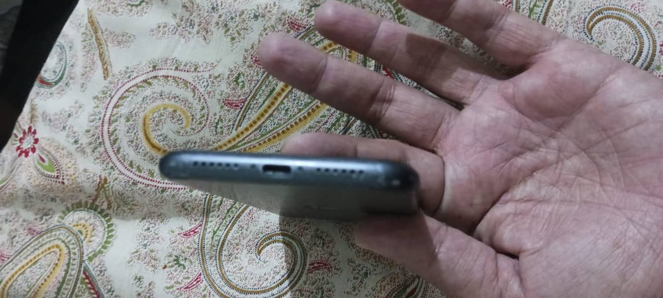 Apple iPhone 11 3