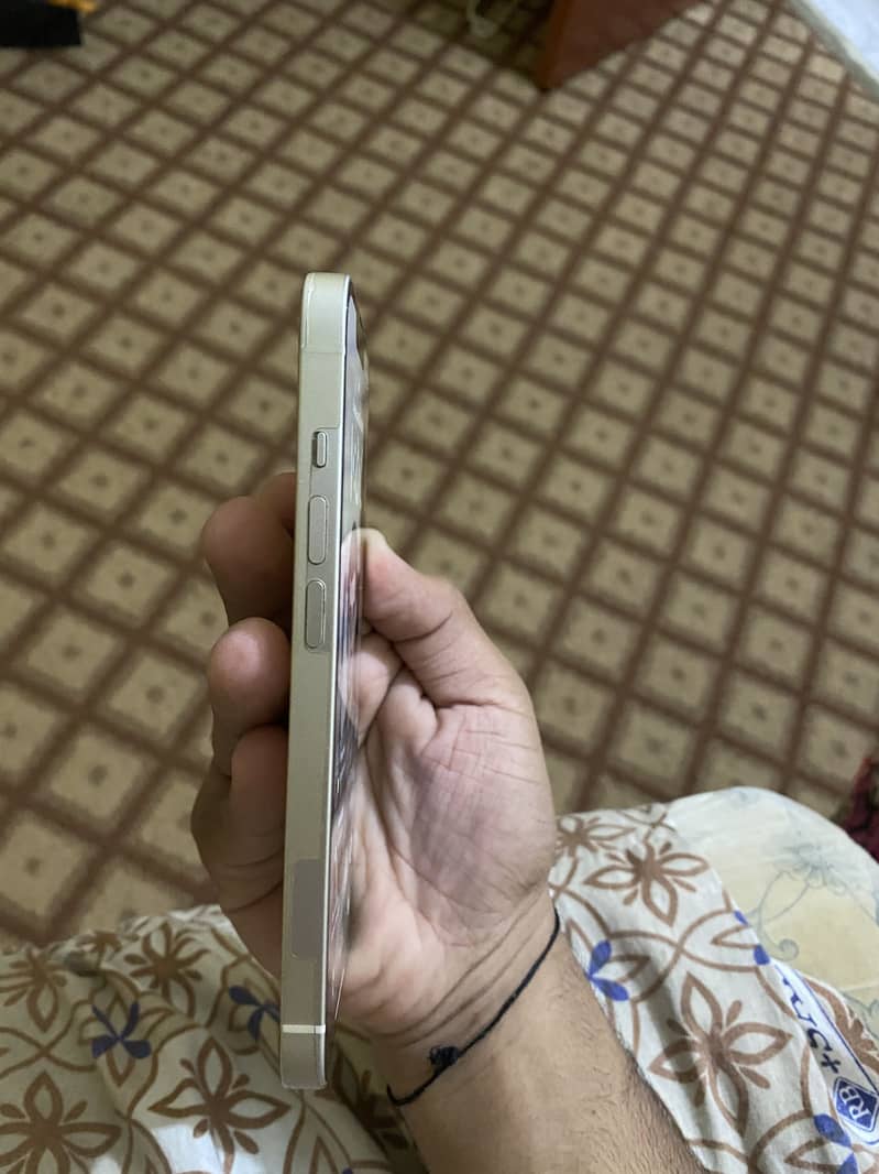 Apple iPhone 14 3