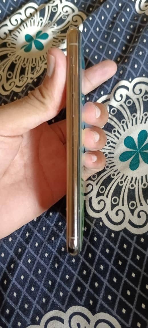 Apple iPhone 11 Pro 7