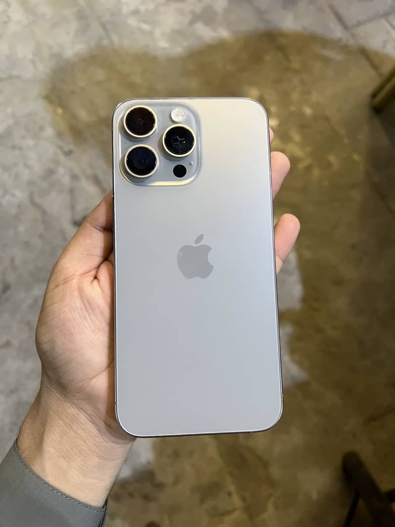 Apple iPhone 15 Pro Max 0